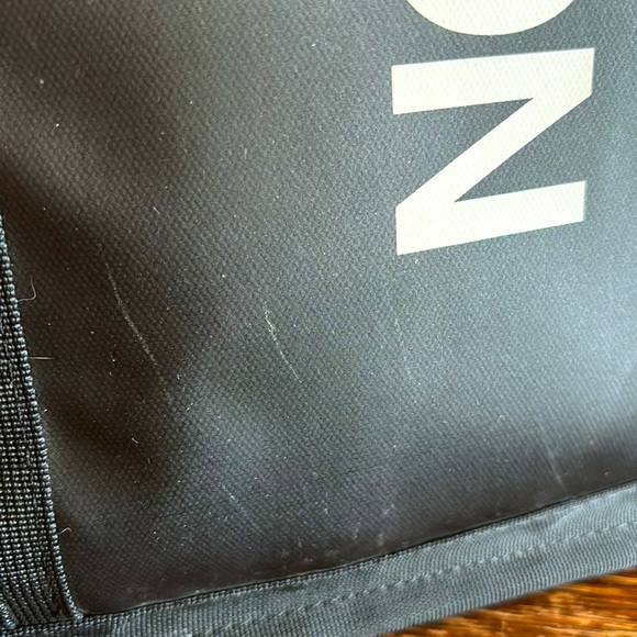 North Face unisex backpack in black, used with some minor flaws - Picture 6 of 7